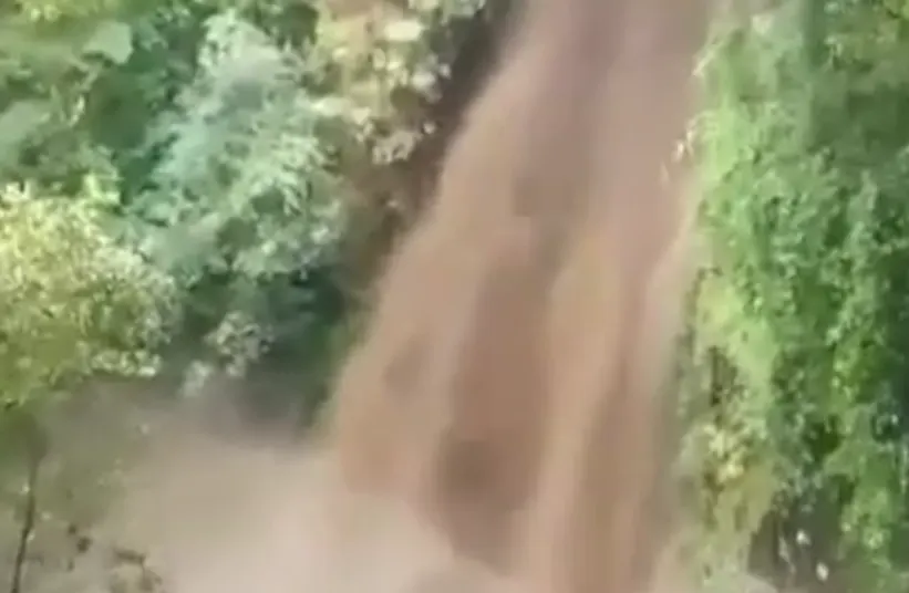 Banjir bandang di 3 desa di Kecamatan Getasan, Kabupaten Semarang. (Sumber: @beritasemaranghariini)