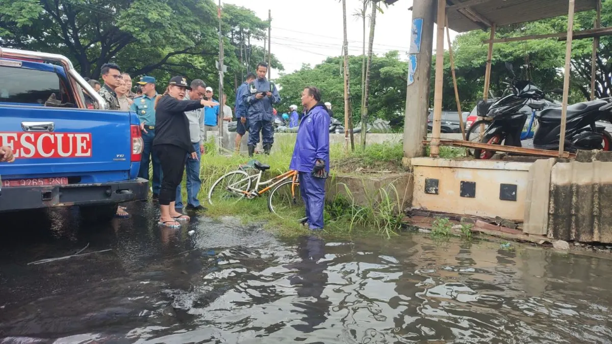 Wali Kota Semarang, Hevearita Gunaryanti Rahayu saat meninjau sejumlah titik banjir, Kamis 14 Maret 2024. (Sumber:  | Foto: dok )