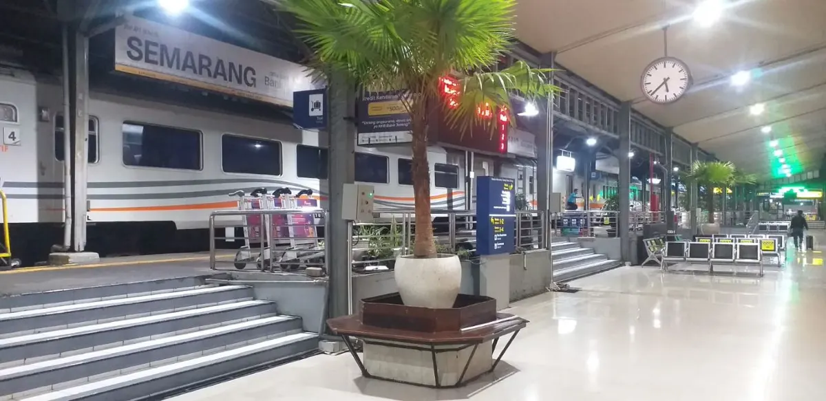 Stasiun Semarang Tawang sudah bisa untuk naik turun penumpang setelah sebelumnya ditutup imbas banjir.
 (Sumber:  | Foto: sakti setiawan)