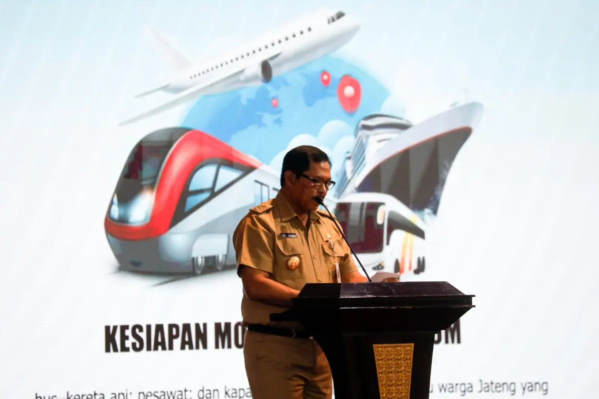 Penjabat (Pj) Gubernur Jawa Tengah Nana Sudjana memberikan arahan dalam Rakor Forkopimda menyambut Idulfitri.