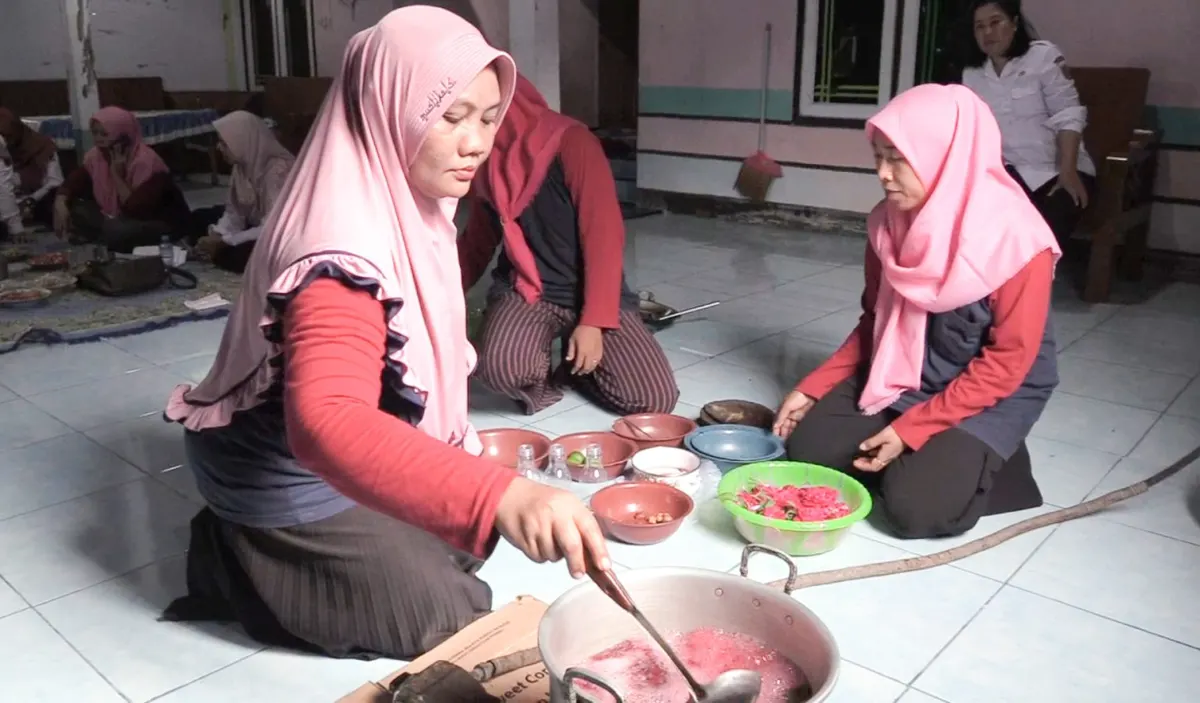 Perajin wedang jahe