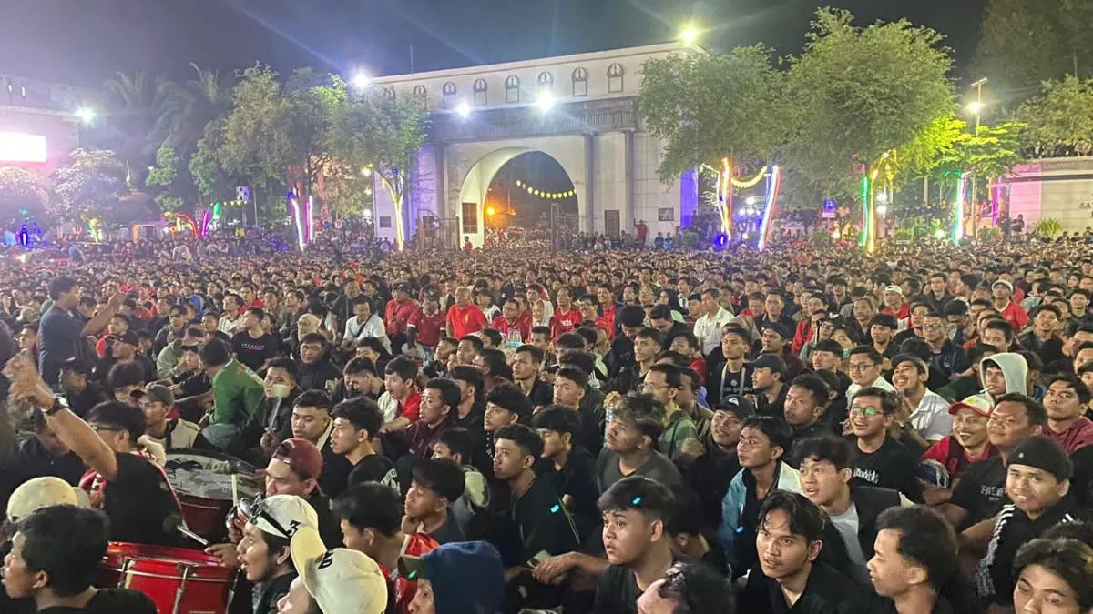 Nonton bareng bersama Wali Kota Semarang antara timnas U-23 melawan Korea Selatan di halaman Balai Kota Semarang.
 (Sumber:  | Foto: Sakti Setiawan.)
