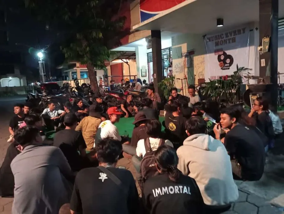 Suasana perilisan “zine” music “Check Your People” di Semarang. (Sumber:  | Foto: sakti)