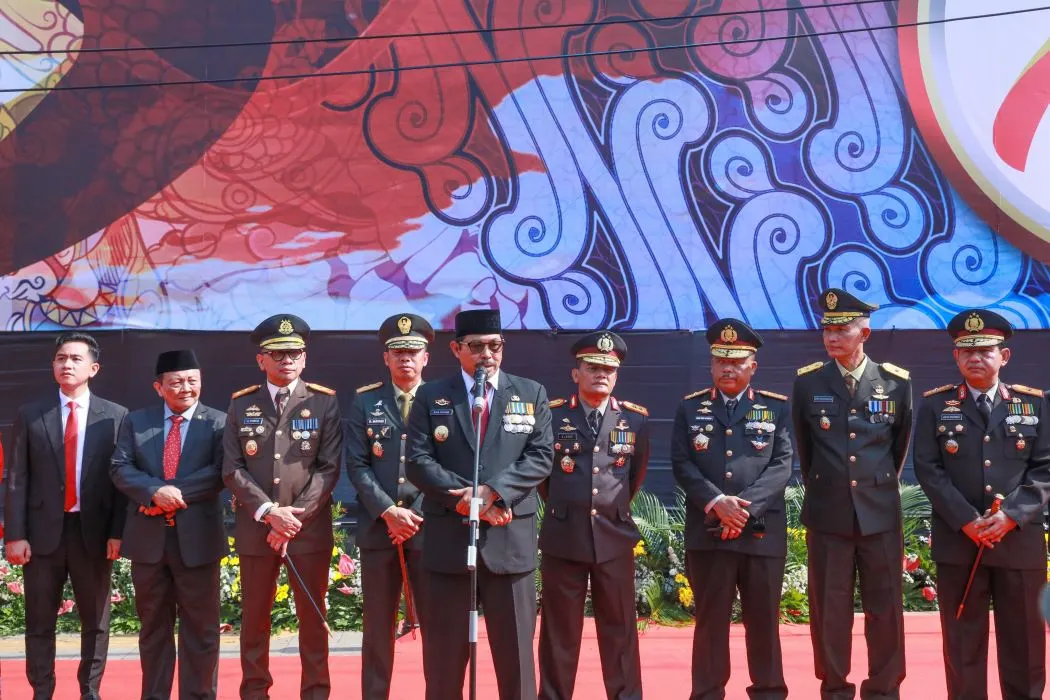 Pj Gubernur Jateng Nana Sudjana saat peringatan HUT-78 Bhayangkara. (Sumber:  | Foto: dok Humas Pemprov Jateng.)