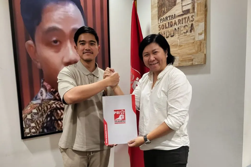 DPP PSI memberikan surat tugas ke Melly Pangestu maju di Pilwakot Semarang. (Sumber:  | Foto: sakti)