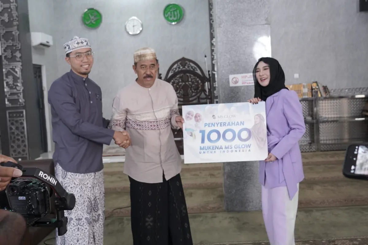 MS GLOW Beauty Berbagi 1000 Mukena untuk Masjid dan Musala di Banyak Kota di Indonesia