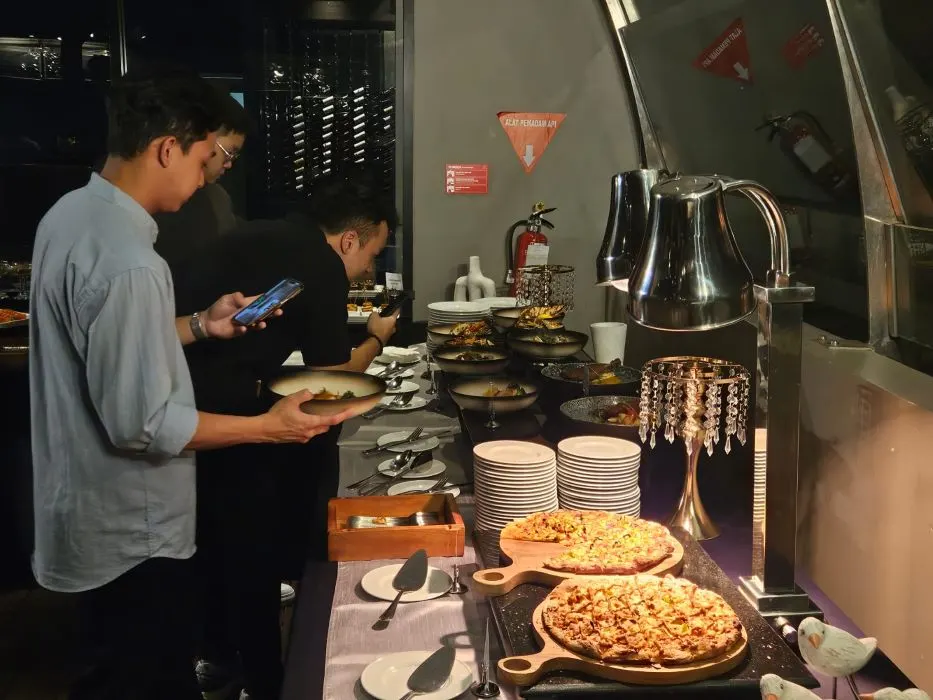 Vue Resto & Lounge yang berlokasi di rooftop Hotel Aruss Semarang. (Sumber:  | Foto: sakti)