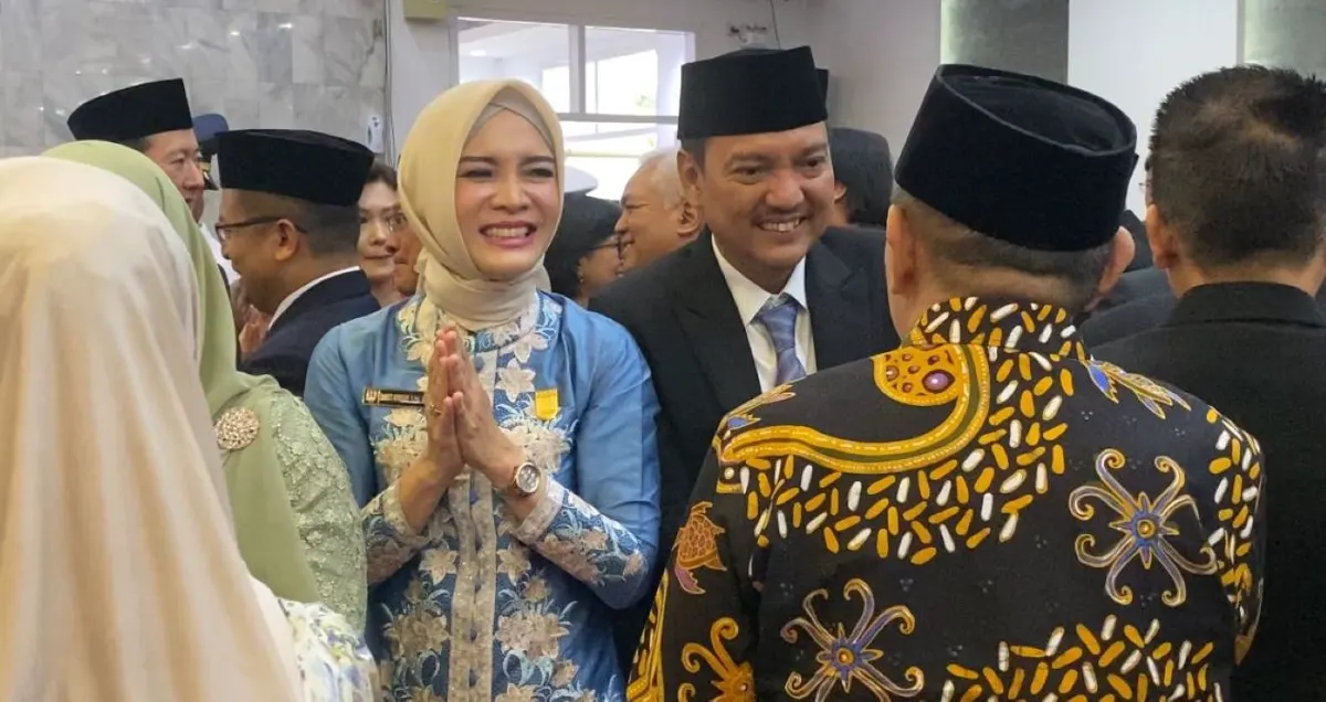 Yoyok mendampingi istrinya Swasti Aswagati yang juga dilantik menjadi Anggota DPRD Kota Semarang. 
 (Sumber:  | Foto: dok)