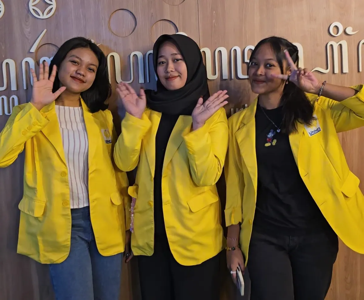 Tiga mahasiswi Program Studi Pendidikan Seni Tari FBS UNNES mendapat kesempatan untuk magang di KBRI Manila. (Sumber:  | Foto: dok)