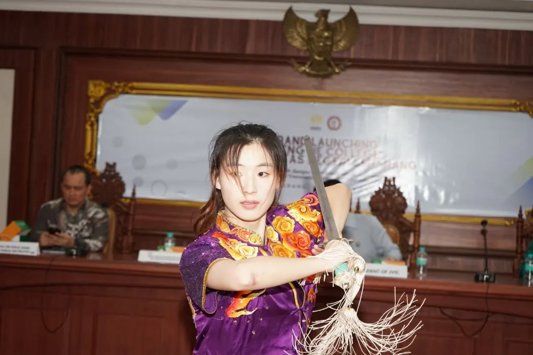 Unnes me-launching Zheng He College kolaborasi dengan Jiangsu Vocational Institute of Commerce (JVIC) China. (Sumber:  | Foto: Sakti)
