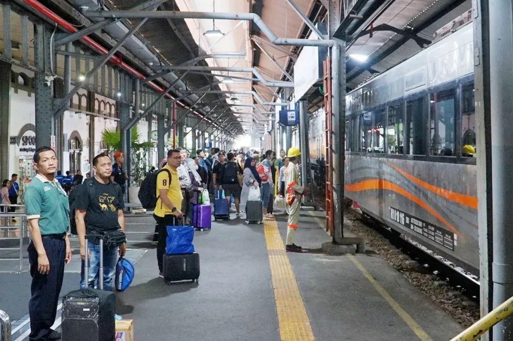 Penumpang kereta api di stasiun tawang Semarang. (Sumber:  | Foto: Sakti)
