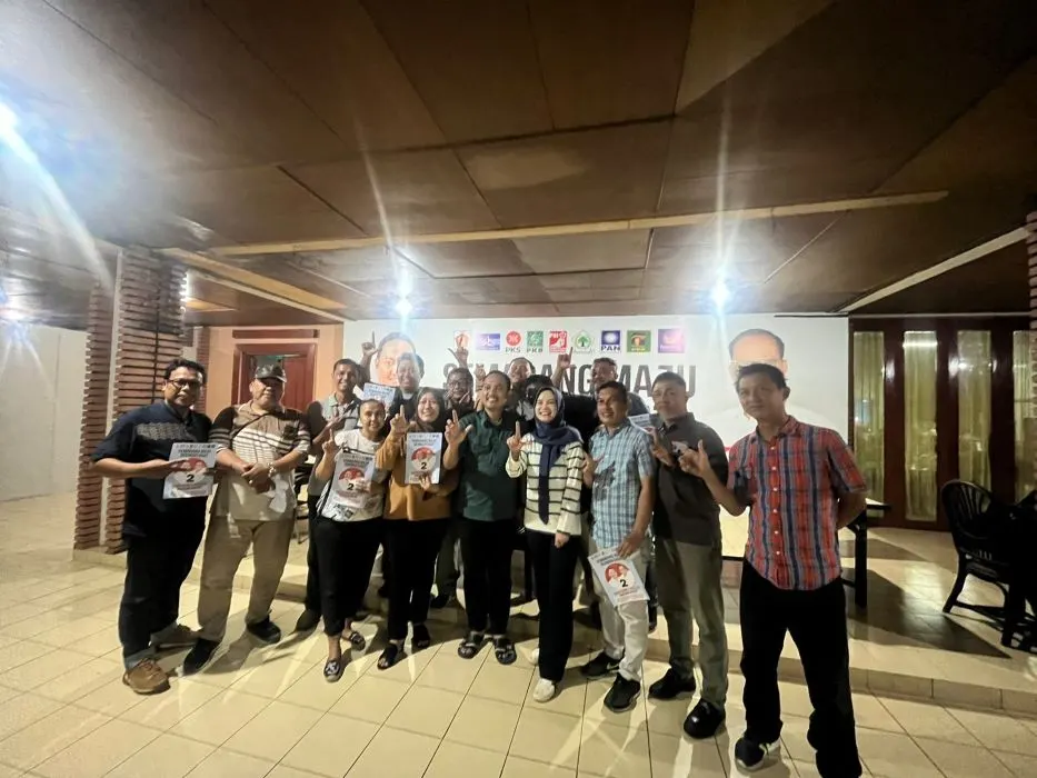Pasangan calon Yoyok Sukawi dan Joko Santoso (Yoyok-Joss) menerima dukungan dari teman semasa sekolah. (Sumber:  | Foto: dok)
