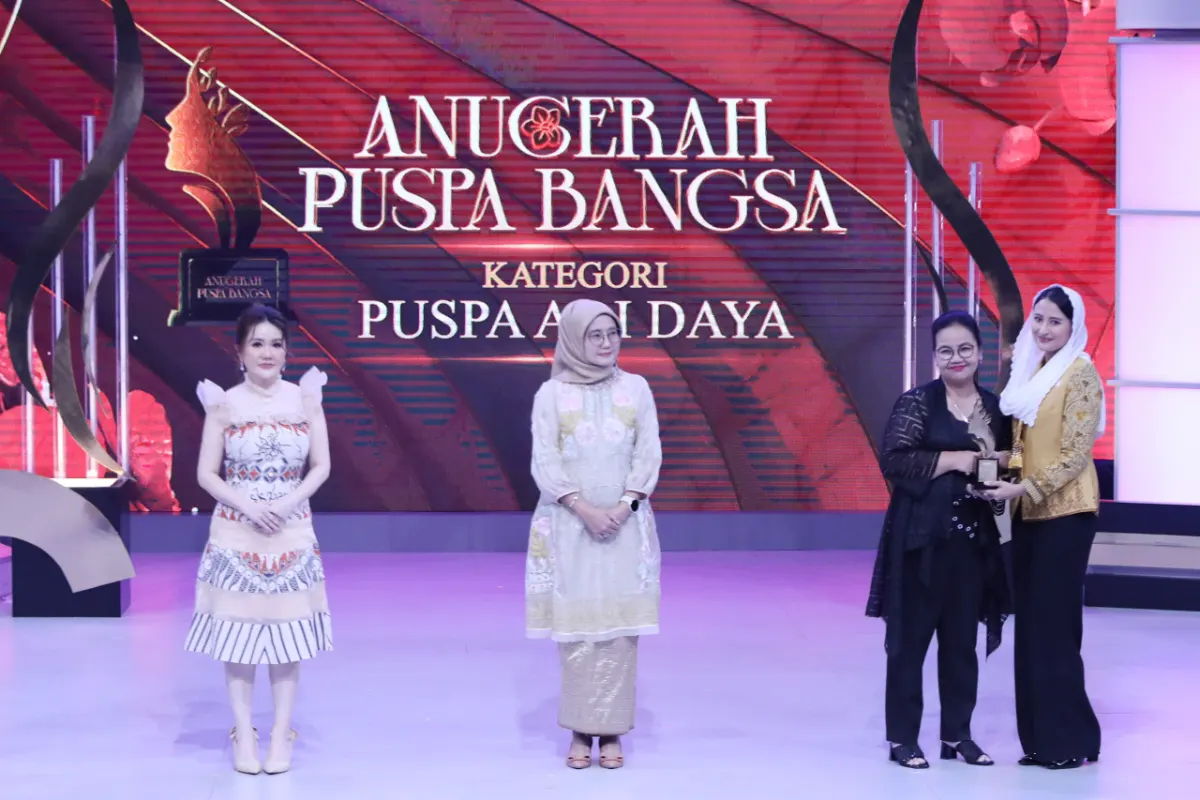 Wali Kota Semarang menerima penghargaan Anugerah Puspa Bangsa 2025 kategori Puspa Adidaya. (Sumber:  | Foto: Dok)