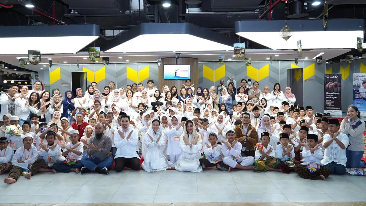 AXA Mandiri dalam momen buka puasa bersama para anak-anak yatim di kantor pusat AXA Mandiri, Jakarta.

 (Sumber:  | Foto: dok.)