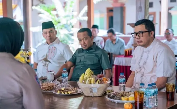 Wakil Ketua DPRD Jateng Mohammad Saleh mendampingi Menteri ESDM Bahlil Lahadalia (tengah), saat bersilaturahmi ke Desa Sribit. (Sumber:  | Foto: dok.)