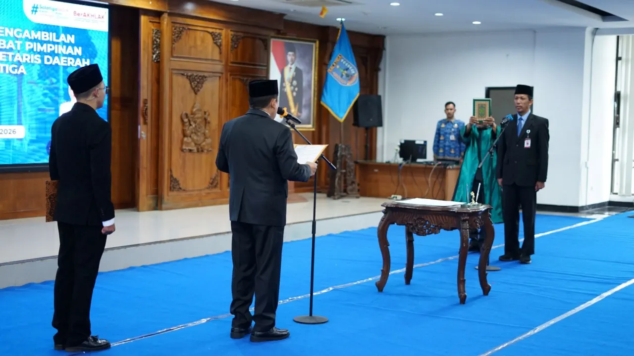 Pelantikan Sekda Kota Salatiga yang baru.