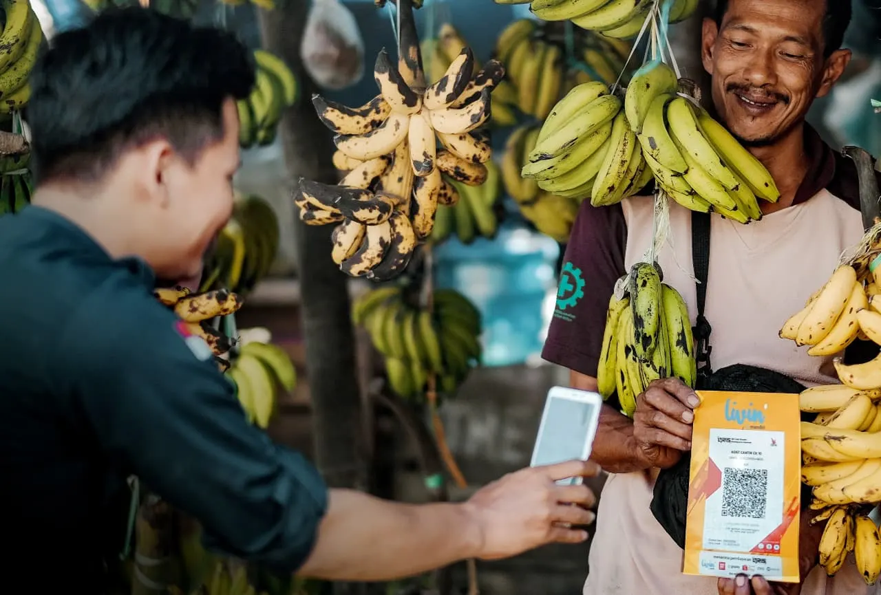 Bank Mandiri mendorong pertumbuhan ekonomi kerakyatan melalui penyaluran KUR.

 (Sumber:  | Foto: dok.)