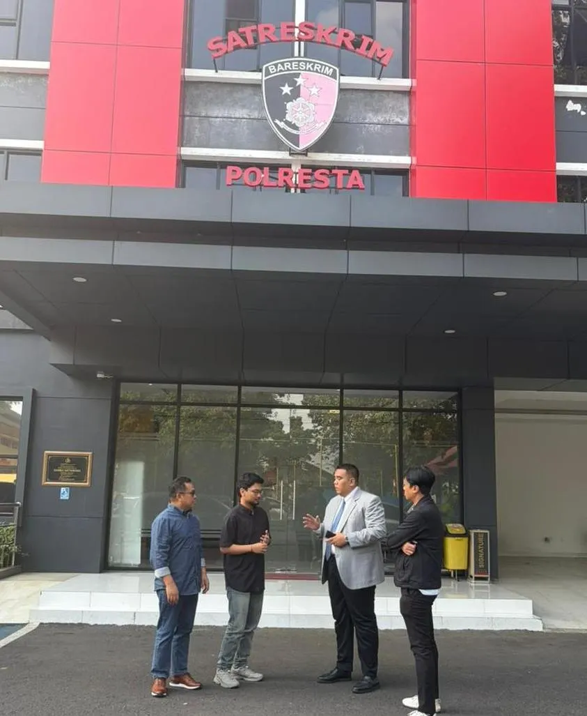 Tim Kuasa Hukum Bank Mandiri Taspen saat mendatangi Polresta Banyumas.
 (Sumber:  | Foto: Dok.)