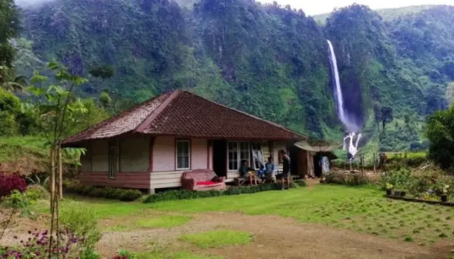 Penampakan Before After Rumah Pak Jajang View Air Terjun di Cianjur Usai Viral. Netizen:AUTO RUSAK!
