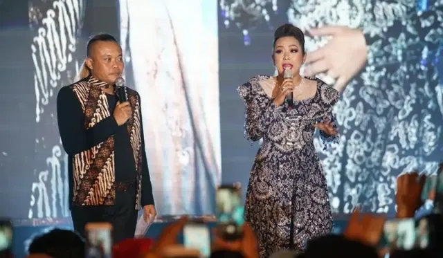 Jarang Diketahui! 9 Artis Papan Atas Indonesia yang Sempat Bekerja Sebagai Buruh, No 5 Kini Jadi Sultan!