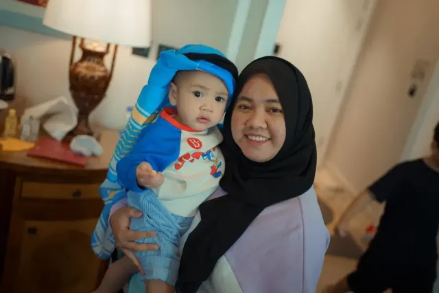 Lala Pengasuh Rafathar Banjir Kritik seusai Cium Rayyanza, Kini Dihujat Gara-gara Sibuk Ngonten di Lift