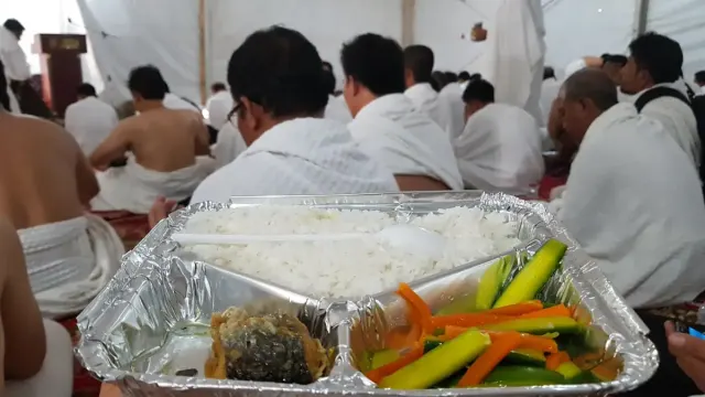 Menu Makanan Jemaah Haji Indonesia Terlihat Tidak Layak dan Sering Terlambat, Kemenag Buka Suara