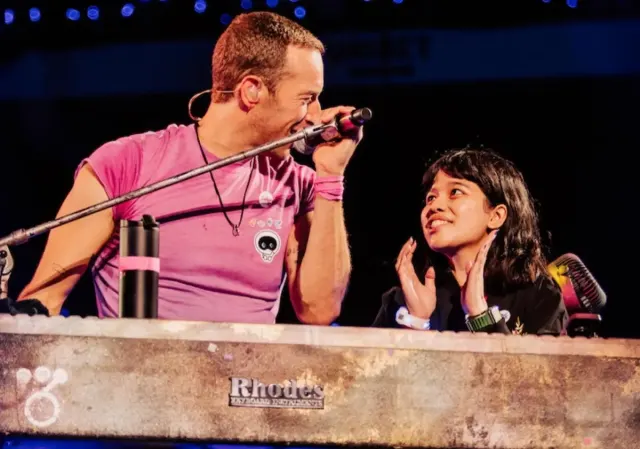 Gara-gara Request Lagu Daddy, Fans Asal Indonesia Bisa Sepanggung dengan Coldplay di Copenhagen