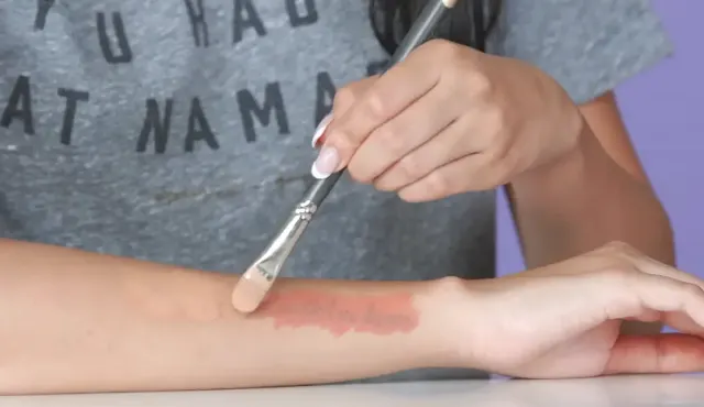 Tak Menghapus, Ini Trik Mudah Menutupi Tato Hanya dengan Makeup