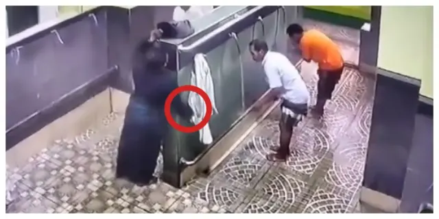Kebangetan! Maling Ini Curi HP Jamaah dengan Pura-pura Wudu, Aksinya Terekam CCTV Masjid