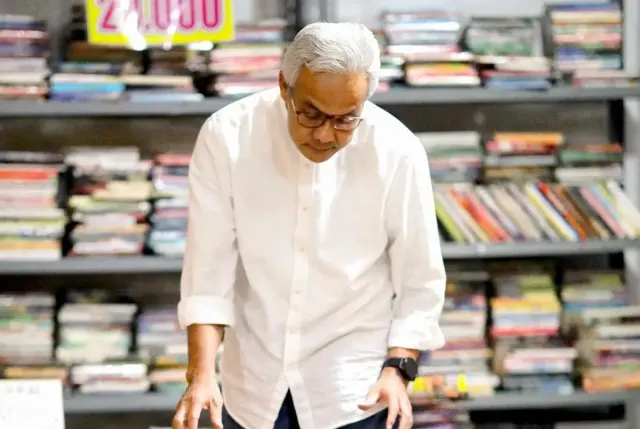 Ganjar Pranowo Larang Pihak Sekolah Tahan Ijazah, Meski Siswa Nunggak Bayar