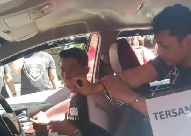 Pelaku Begal Driver Taksi Online Jalani Pra-Rekonstruksi di TKP, Ekspresinya yang Tersenyum Buat Geram