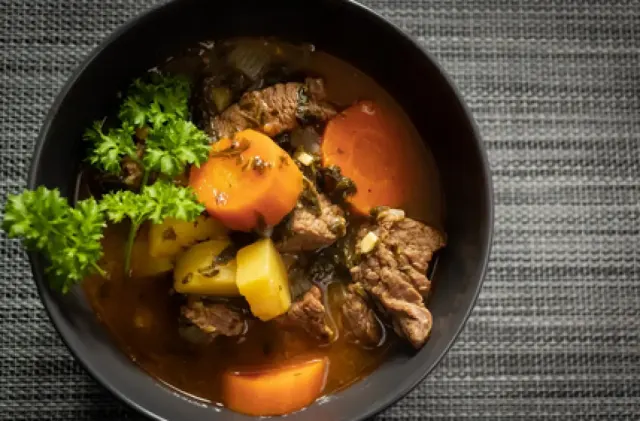 Resep Sop Buntut Rumahan, Comfort Food yang Cocok untuk Keluarga di Rumah