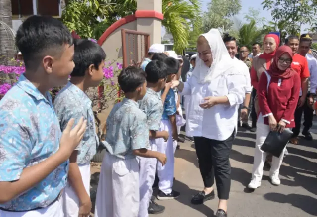 Sudah Dilarang Masih Ada Aduan Masuk! Mbak Ita Tegaskan Sekolah di Semarang Dilarang Tarik Pungutan Seragam dan Buku