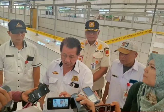 Ditinggalkan Pedagang, Satpol PP Kota Semarang Segel Ratusan Los dan Kios di Pasar Banyumanik dan Pasar Srondol Kulon