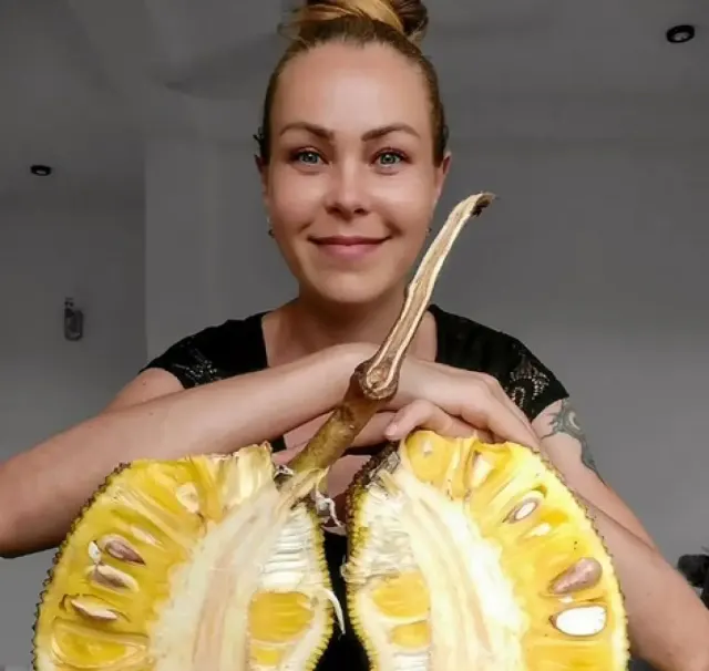 Diet Vegan 7 Tahun Cuma Makan Nangka dan Durian, Influencer Cantik Ini Diberitakan Tewas