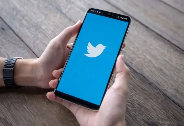 Dijual dengan Harga Fantastis! Ini Harga iPhone yang Masih Miliki Aplikasi Twitter Lama di Marketplace, Tertarik Beli?