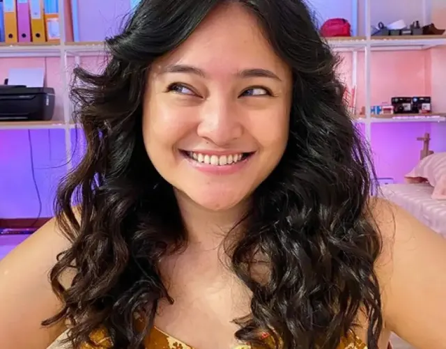 Dituduh Pindah Agama Usai Baca Alkitab, Marshanda Beri Komentar Menohok Ini
