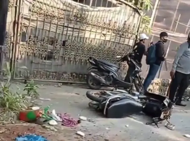 Kecelakaan di Jalan Woltermonginsidi Genuk: Seorang Perempuan Tewas setelah Tabrakan dengan Mobil