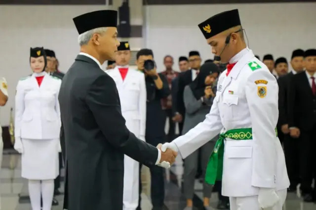 Bikin Bangga! Faiz Ahmad Anak Satpam Berhasil Jadi Paskibraka Jawa Tengah 2023, Langsung Diselamati Ganjar Pranowo
