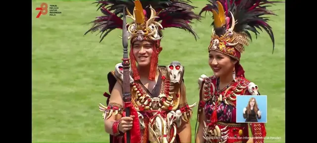 Pakai Baju Adat Ini di HUT RI ke 78, Kaesang Pangarep dan Sri Mulyani Dapat Hadiah Sepeda dari Presiden Jokowi