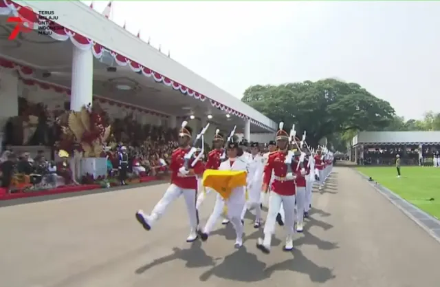 Momen Sepatu Pembawa Baki Bendera Pusaka, Lilly Indriani Terlepas Saat Upacara di Istana Negara, Tetap Tuntaskan Tugas