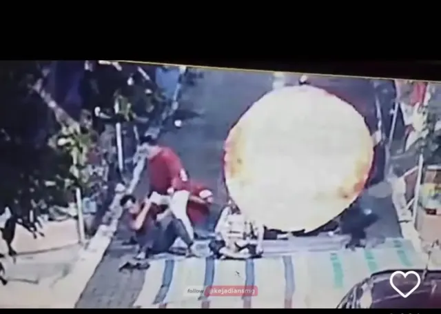 Detik-detik Video RT Pukul Warga Saat Malam Tirakatan di Pasadena, Semarang Terekam CCTV, Ini Dugaan Penyebabnya