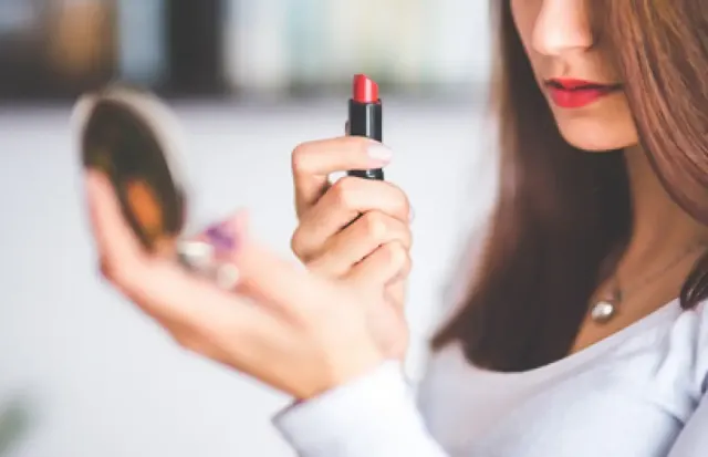 Dampak Buruk Mencoba Tester Make Up yang Jarang Diketahui