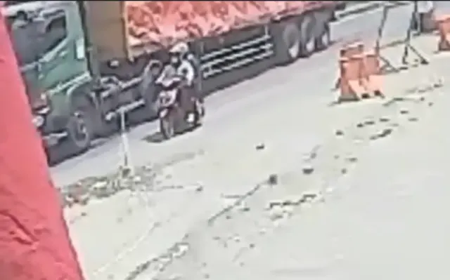 Kecelakaan Maut di Mangkang: Motor Oleng di Sebelah Truk Trailer, Anak yang Dibonceng Tewas Terlindas