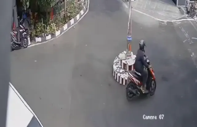 Asyik Nongkrong, Bocil SD Pasrah saat HP Miliknya Dirampas Jambret di Jalan Puspogiwang