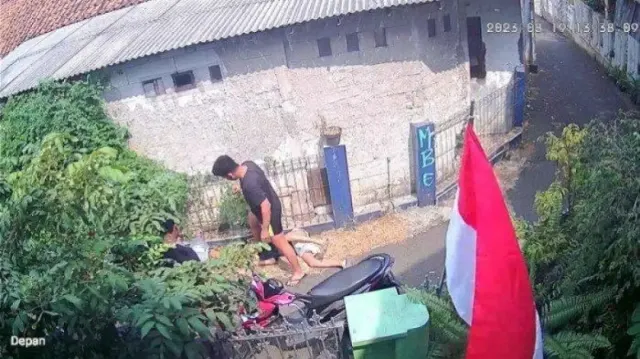 Remaja Diinjak Kepalanya Terekam CCTV, Viral di Media Sosial Gegara Asmara