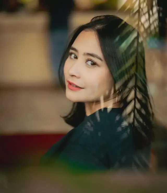 Tarif Endorse Prilly Latuconsina Tembus Rp100 Juta, Apa Untungnya Promosi Lewat Artis?