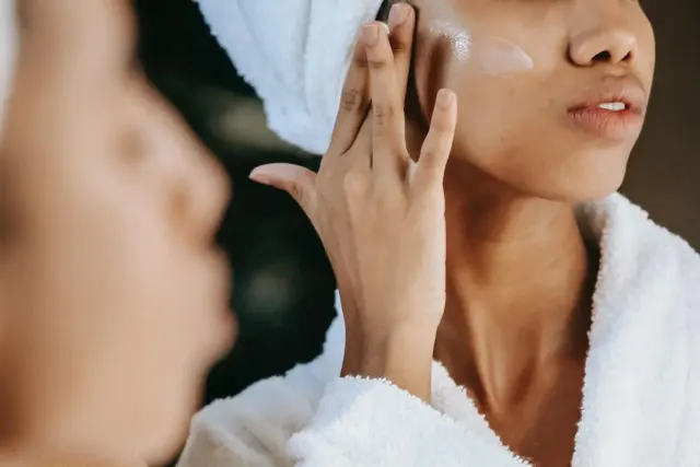 6 Cara Pakai Sunscreen yang Benar, Lindungi Kulit dari Cuaca Panas Menyengat