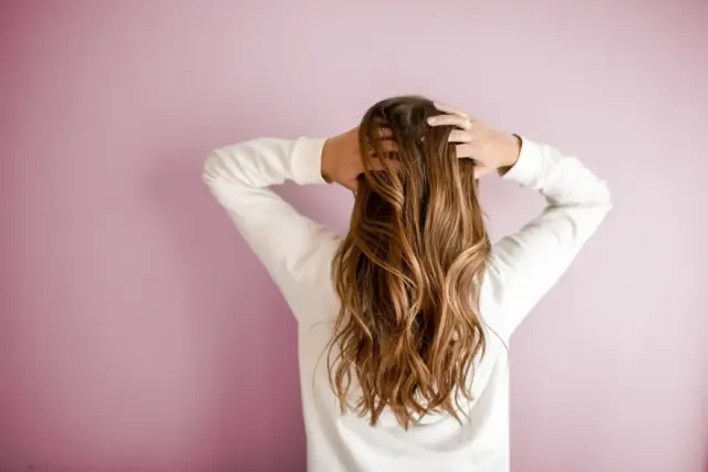 Bahaya Mengikat Rambut Terlalu Kencang, Ternyata Bisa Sebabkan Peradangan