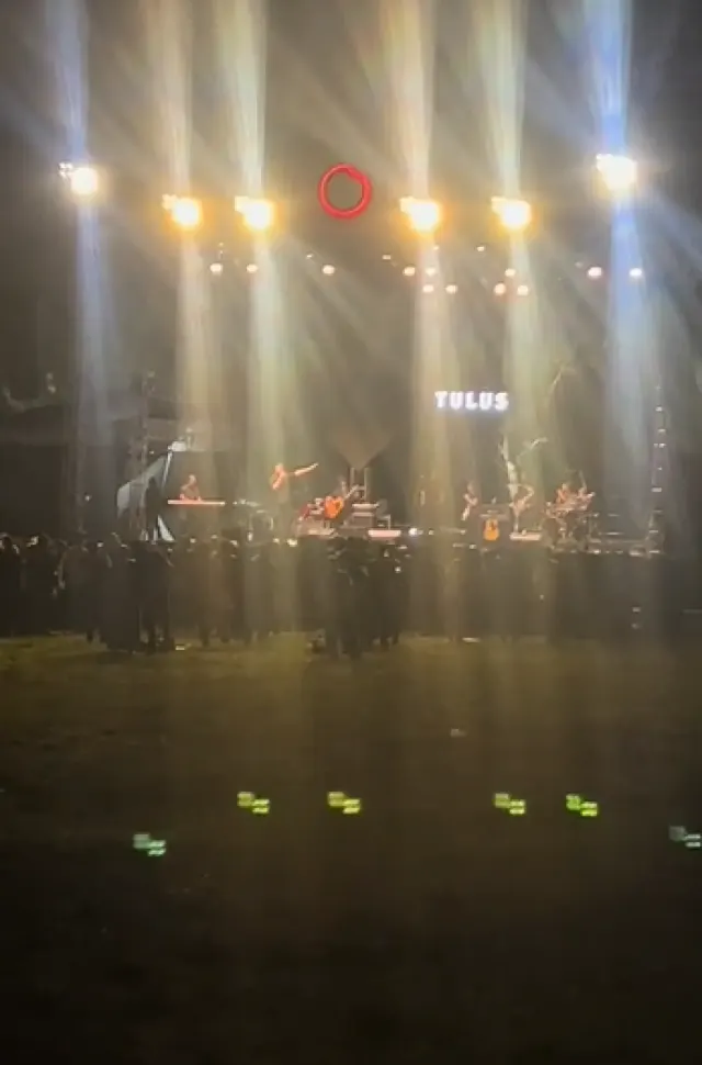 Beredar Video Konser Tulus Sepi Tak Seperti Biasanya, Publik Pertanyakan Hal Ini
